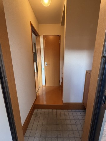 アヴェニール一番館の玄関|別号室参考写真