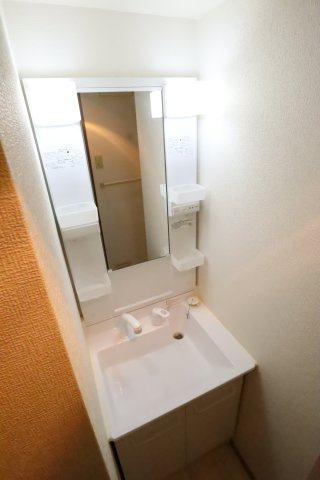 大阪市城東区今福西２丁目の賃貸マンションの洗面所
