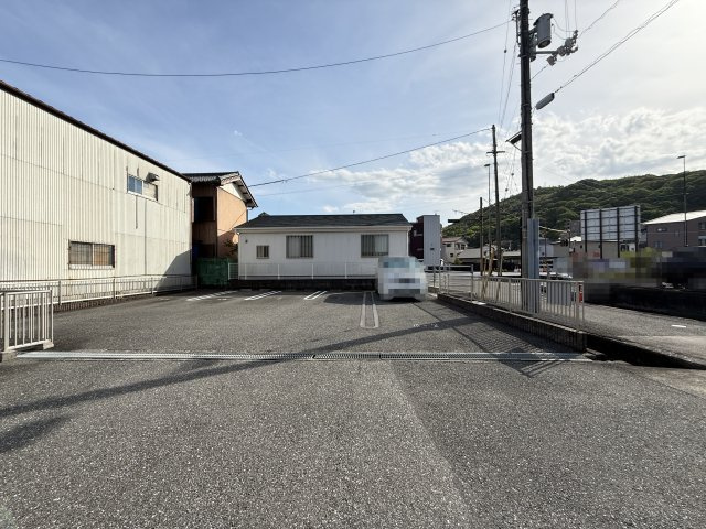 メゾン ブランシュの駐車場