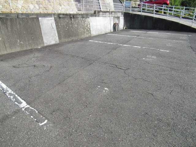 タウニイ塩屋の駐車場