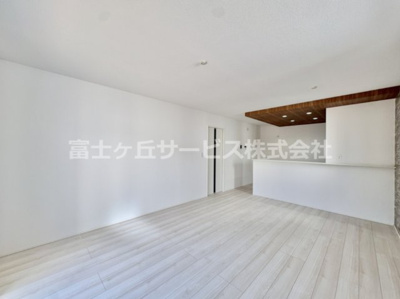 【居間・リビング】 | 豊橋市伝馬町 新築一戸建て 1号棟 | ＬＤＫです
