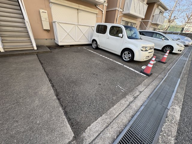 コートハウス星陵ＡＢの駐車場