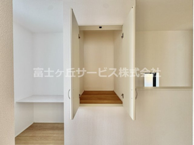 【その他】 | 豊橋市伝馬町 新築一戸建て 2号棟 | フリースペースと収納です