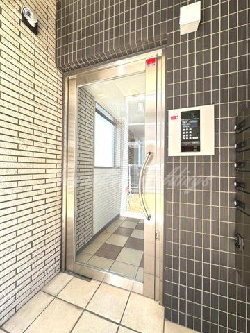 コート・ルージュ片倉のエントランス