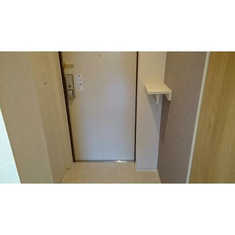 コート・ルージュ片倉の玄関