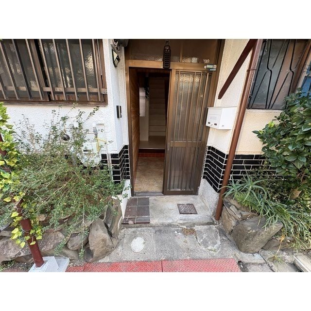 浜寺船尾町西2丁テラスハウスの玄関
