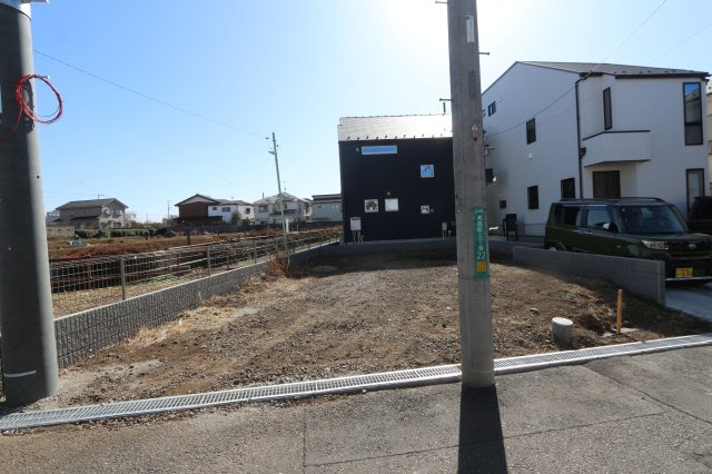 小平市美園町　C区画の外観|固定階段式のロフトで上り下りも楽々！収納だけでなく、ちょっとした趣味の部屋、またはお子様の秘密基地にも