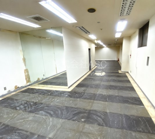 Ｙｏｎｅｚａｗａ船場ビルの洋室