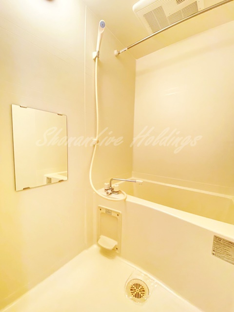 横浜市栄区桂町のアパートの浴室