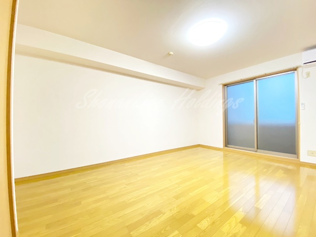 横浜市栄区桂町のアパートの居間・リビング