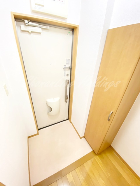 横浜市栄区桂町のアパートの玄関