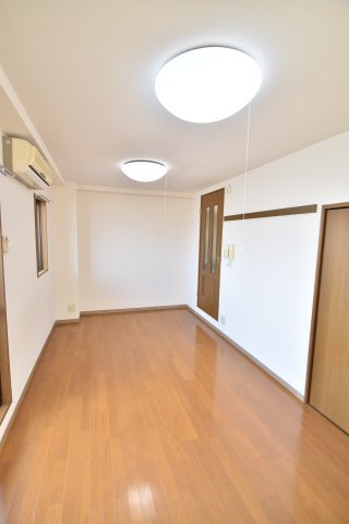 大阪市都島区都島本通１丁目の賃貸マンションの居間・リビング