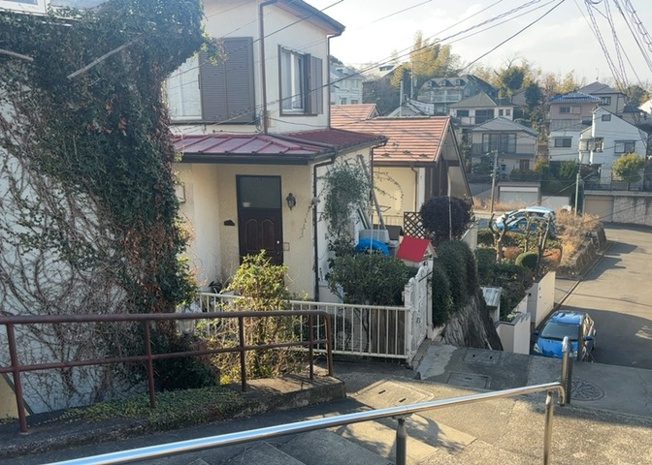 【外観】 | 土地の面積＝住宅面積ではありません。建ぺい率の問題などで、土地のある場所によって住宅を建てられる面積は限られています。高さもしかり、「土地」という言葉の中には、建築条件も含まれると考えておきましょう。