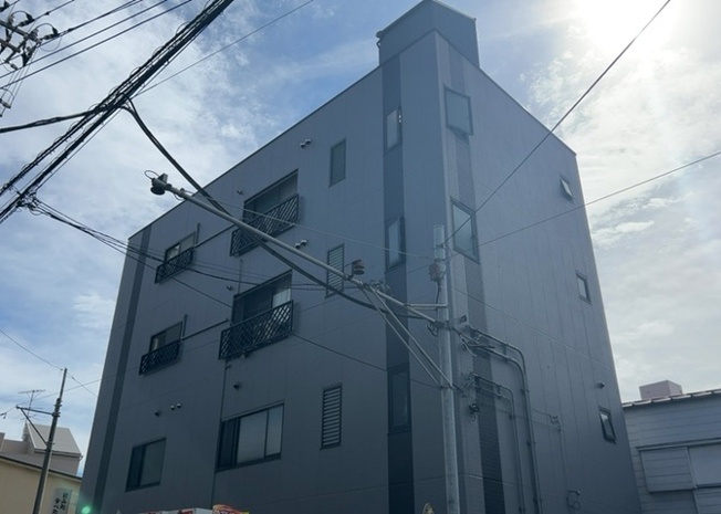 【外観】 | ＷＩＬＬ厚木 | 土地の面積＝住宅面積ではありません。建ぺい率の問題などで、土地のある場所によって住宅を建てられる面積は限られています。高さもしかり、「土地」という言葉の中には、建築条件も含まれると考えておきましょう。
