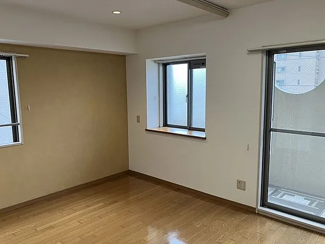 オリエントコートの居間・リビング