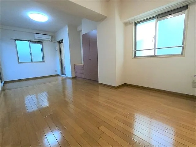 オリエントコートの居間・リビング