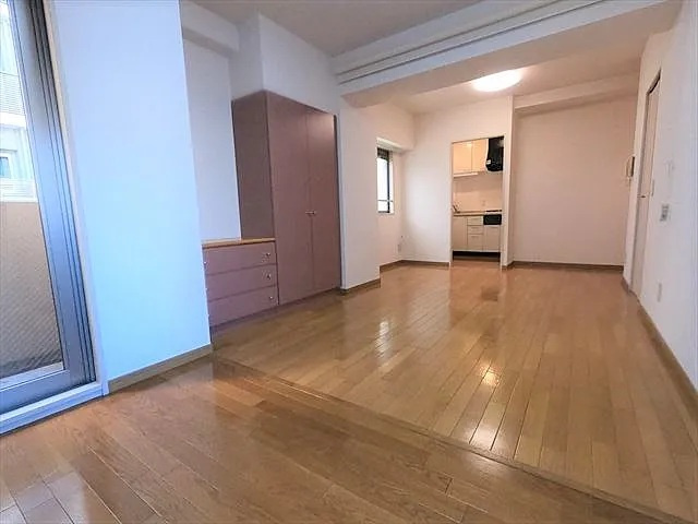 オリエントコートの居間・リビング