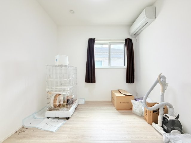 【築浅オール電化！】タマホーム注文♪那珂市菅谷中古住宅の洋室