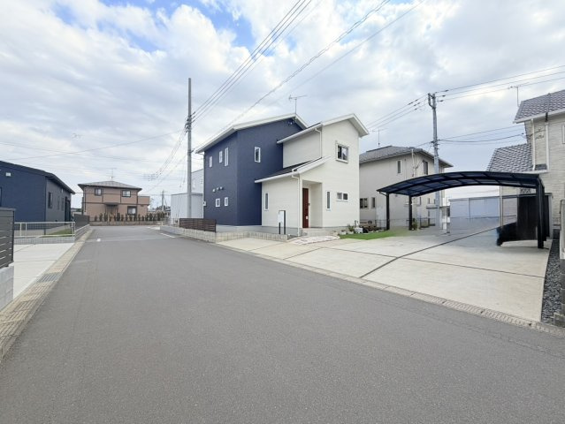 【築浅オール電化！】タマホーム注文♪那珂市菅谷中古住宅の前面道路含む現地写真