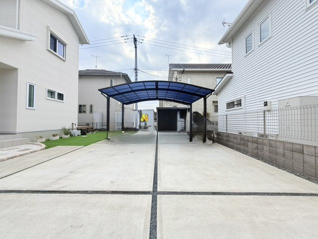 【築浅オール電化！】タマホーム注文♪那珂市菅谷中古住宅の駐車場