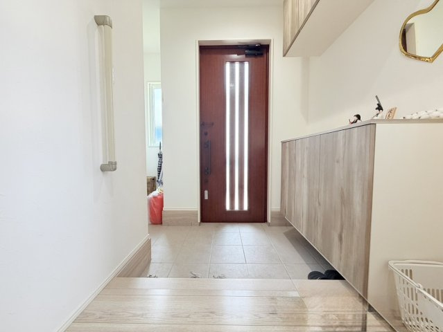 【築浅オール電化！】タマホーム注文♪那珂市菅谷中古住宅の玄関