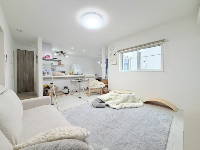 【築浅オール電化！】タマホーム注文♪那珂市菅谷中古住宅の居間・リビング