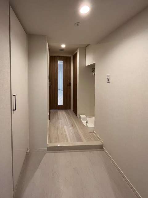 パークアクシス菊川ステーションイーストの玄関|※写真は同タイプ住戸です。