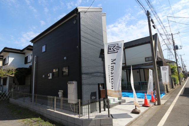 【Livele Garden.S】国分寺北町の外観|カースペースゆとりの2台付き♪前面道路は交通量が少なく、お車が停めやすい環境です♪