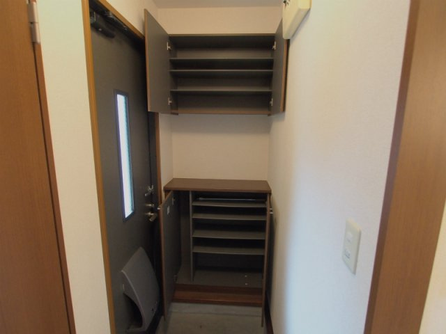 メゾン・ド・エスプリ B棟の玄関