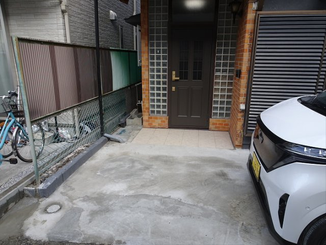 人形邸の駐車場