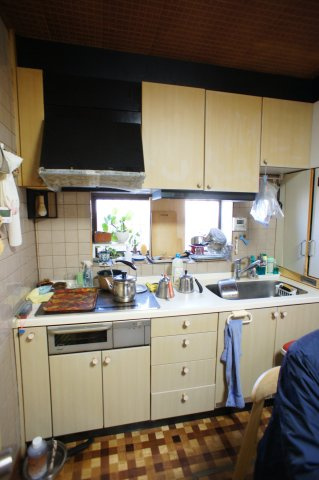 西宮市山口町船坂中古戸建のキッチン|きれいなキッチンです