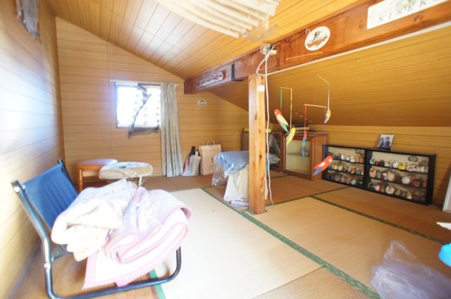 西宮市山口町船坂中古戸建の内装|明るい室内です