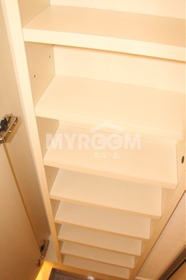 ＡＩＲ秋葉原の収納|玄関収納に姿見鏡付いてます★（同一仕様写真）