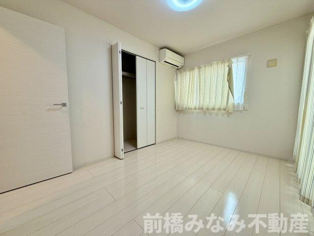 【中古戸建】前橋市堀越町　４LDKの洋室|明るい洋室です