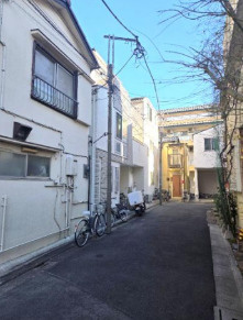 葛飾区亀有１丁目の戸建の前面道路含む現地写真