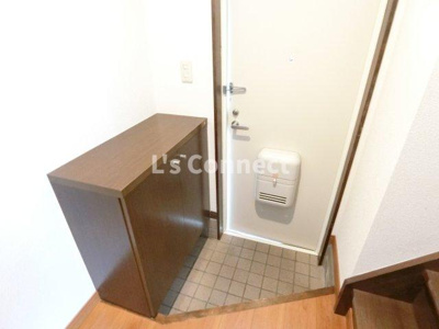 【玄関】 | 八乙女庵 | 下駄箱で靴も収納できます。