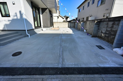 【駐車場】 | 太田市藤久良町第7　一建設 | 並列駐車可能なカースペースです！お客様も遊びに来やすいですね♪