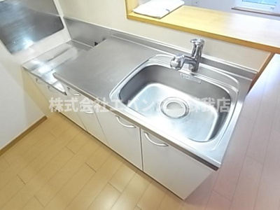 【キッチン】 | グリーンヒルズＢ | コンパクトなキッチンで掃除もラクラク