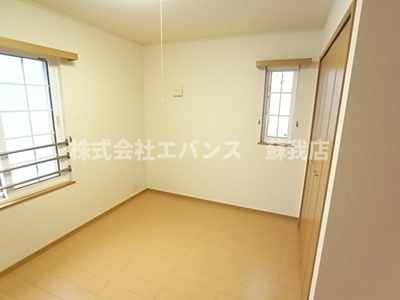 【寝室】 | グリーンヒルズＢ | 落ち着いた色調の寝室です