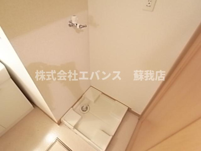 【洗面所】 | グリーンヒルズＢ | 明るい洗面所です