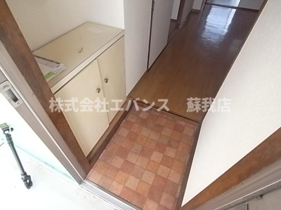 【玄関】 | メゾングリーン356 | 収納もある玄関です