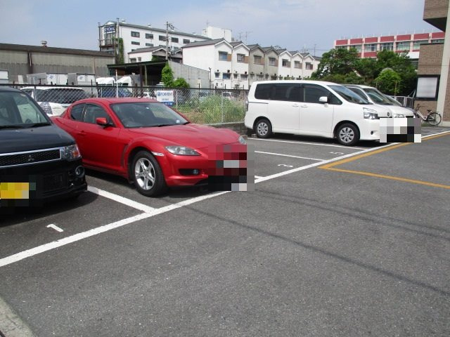 アルブルの駐車場