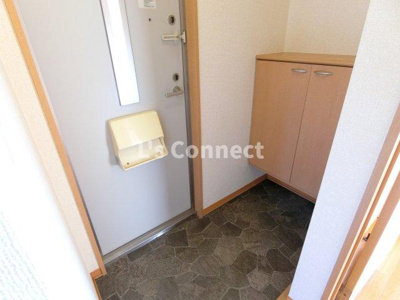 【玄関】 | セジュール稲葉Ａ | 下駄箱付きで靴も収納できます。