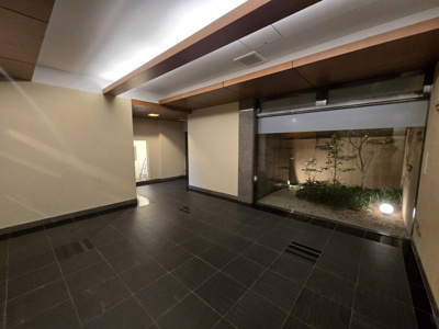【エントランス】 | コスモ博多古門戸 | おしゃれで高級感のあるエントランスです☆おうちに帰ってくるのが楽しみになりますね♪