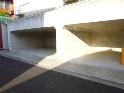 屋根付きの駐車場（※要空き確認）