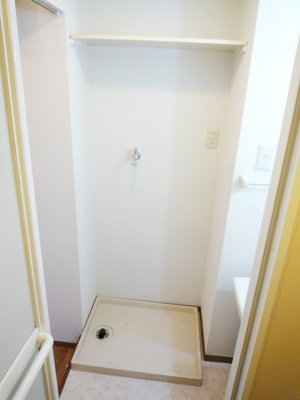 浴室横に室内洗濯機置場