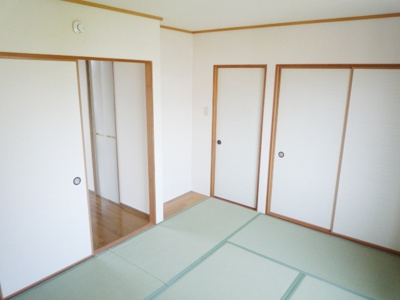 6帖和室には押入れ付です。