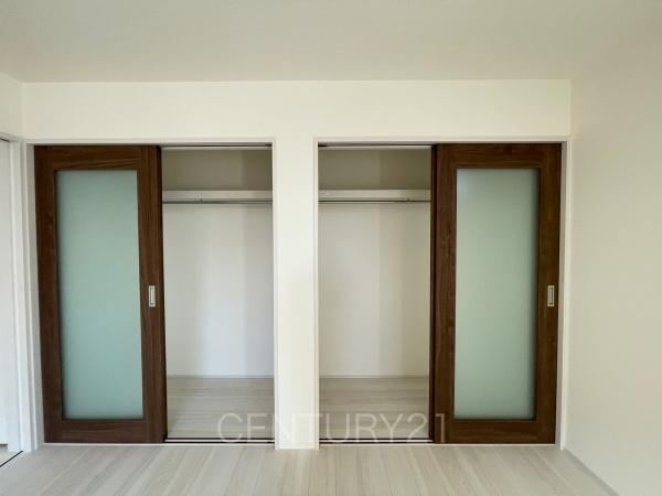 第１吉岡町漆原１号棟の収納|ハンガーパイプ付きクローゼットです。