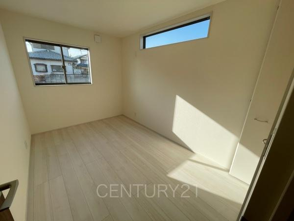 第１吉岡町漆原１号棟の子供部屋|２面採光の明るい洋室です。