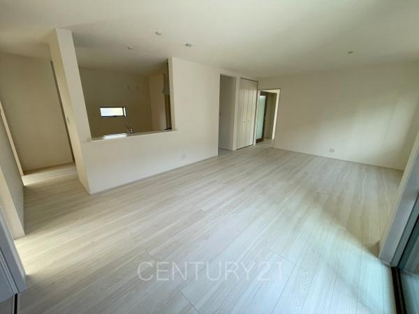 第１吉岡町漆原１号棟の居間・リビング|ダイニングテーブルスペース